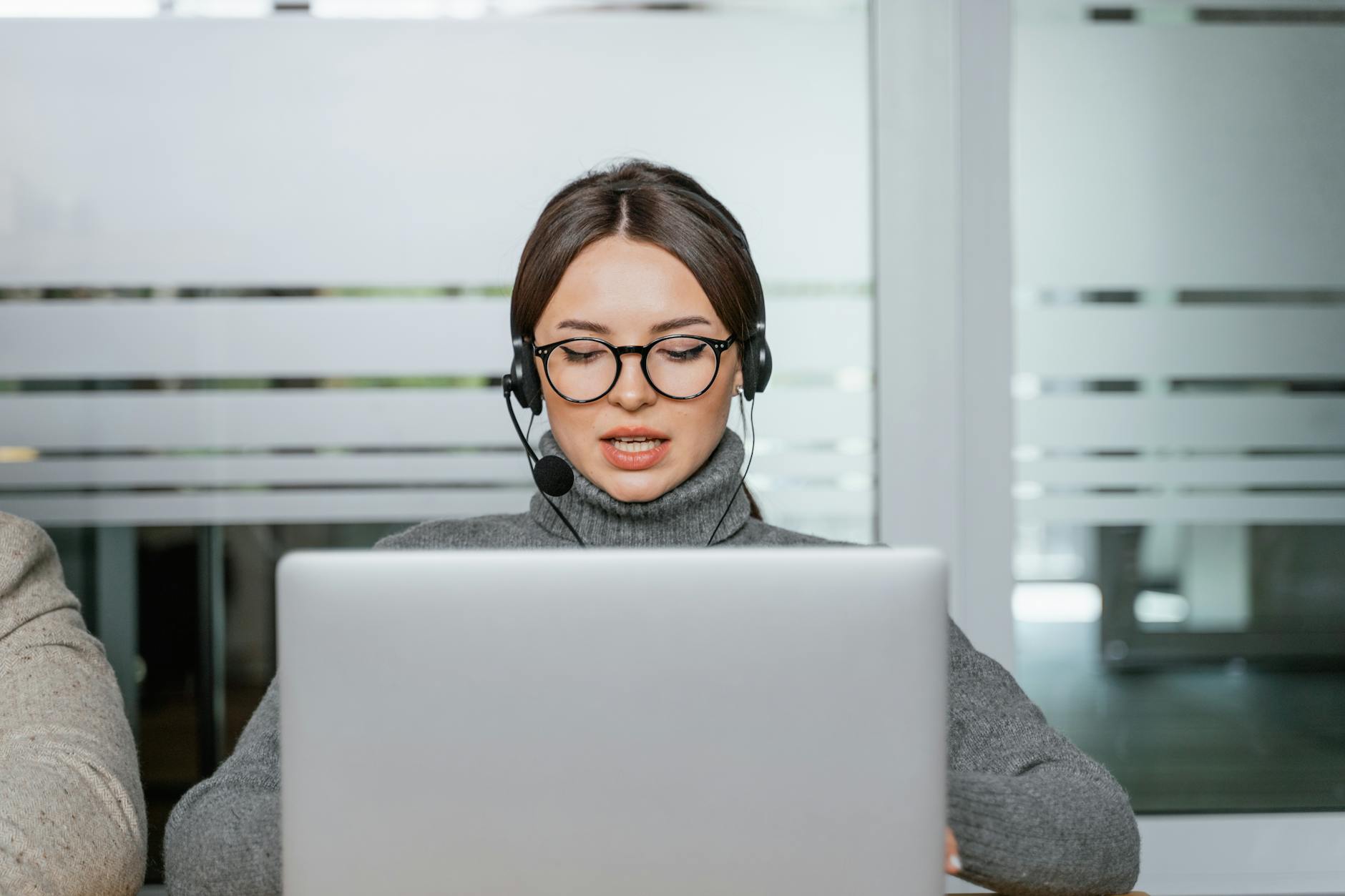 How to Get Your First Freelance Client Without a Portfolio or Website